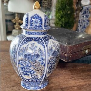 Jamestown Royal Peacock blue & white Small ginger jar chinoiserie